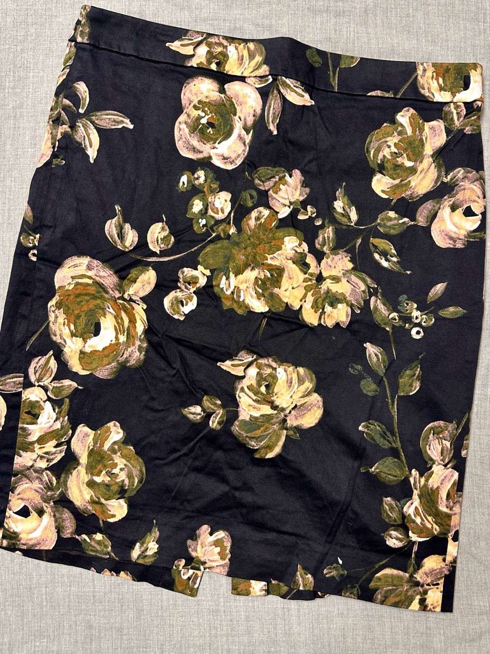J.Crew "The Pencil Skirt" Floral Print - Women's Size 8 - Black & Olive Green